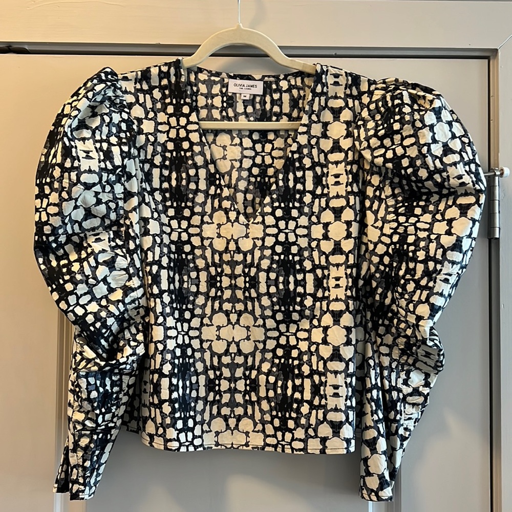 Olivia James the Label size medium blouse